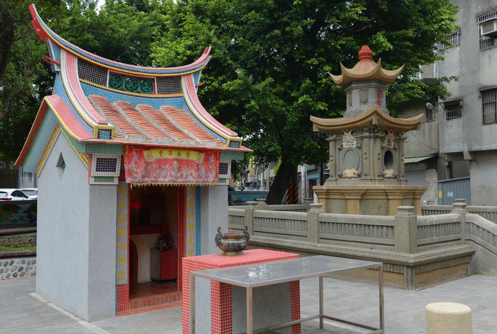 中壢聖蹟亭及東伯公